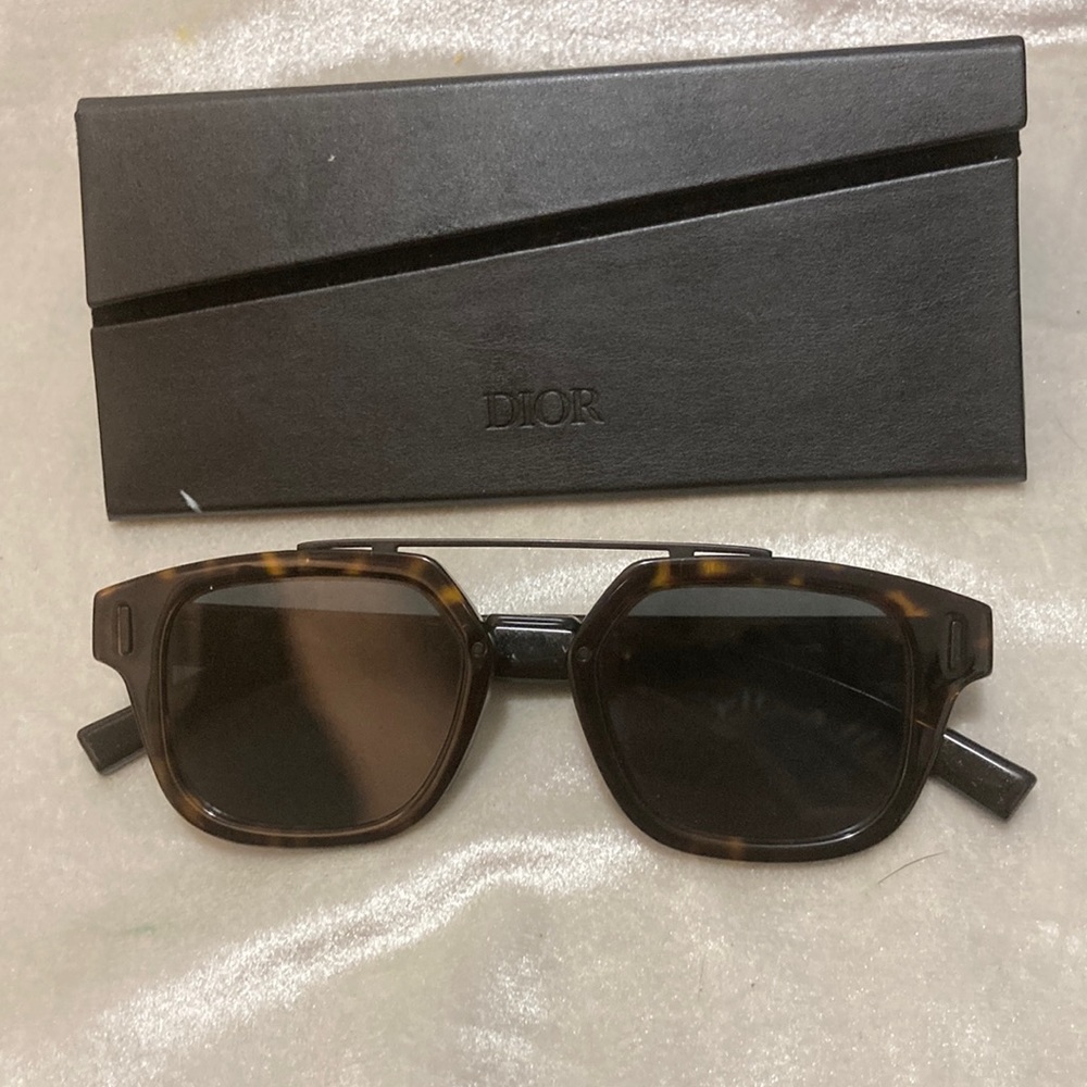SunGlasses CDior with box , tortoise structure